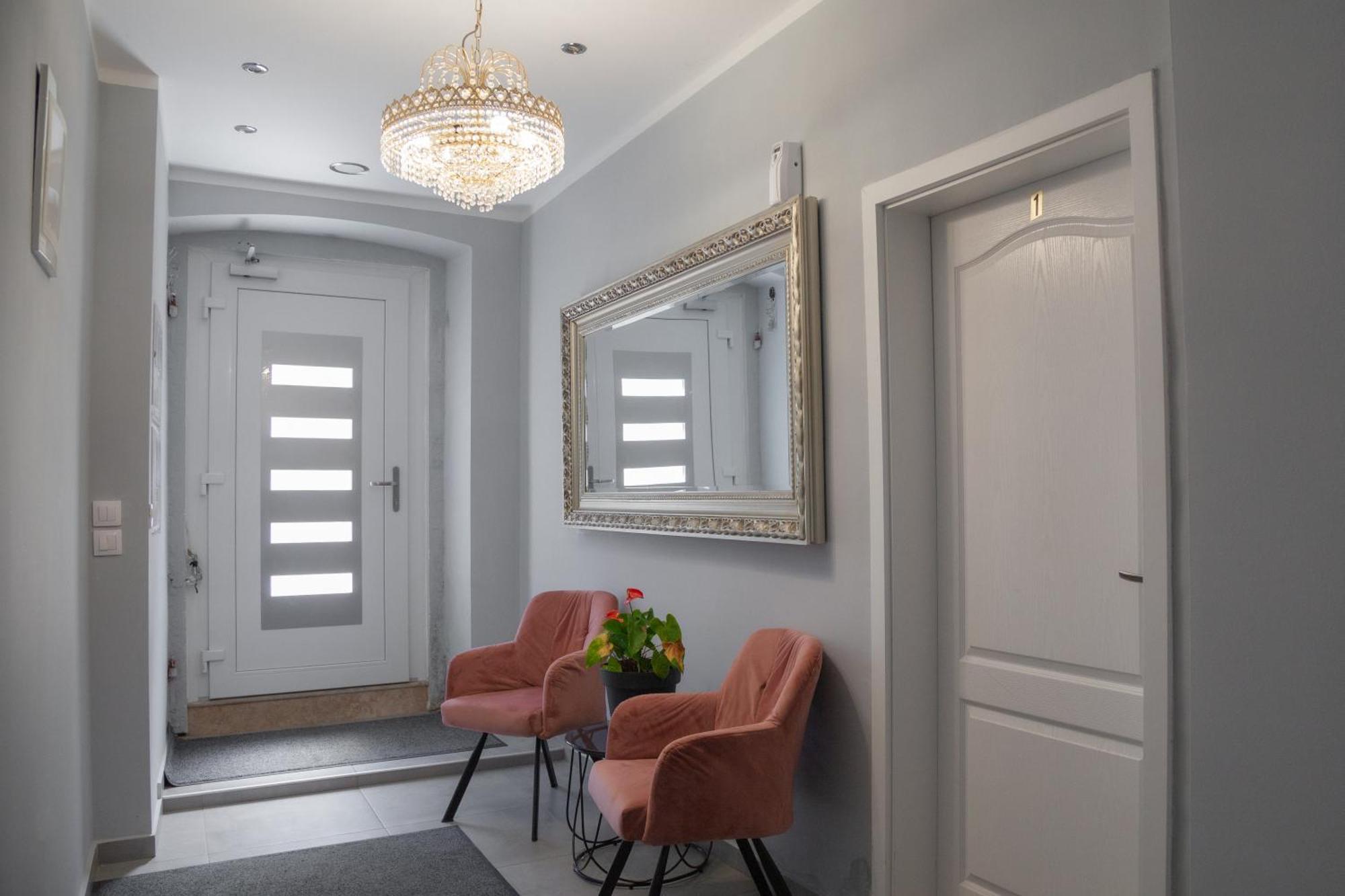 PUY Captain Emo City Apartments מראה חיצוני תמונה