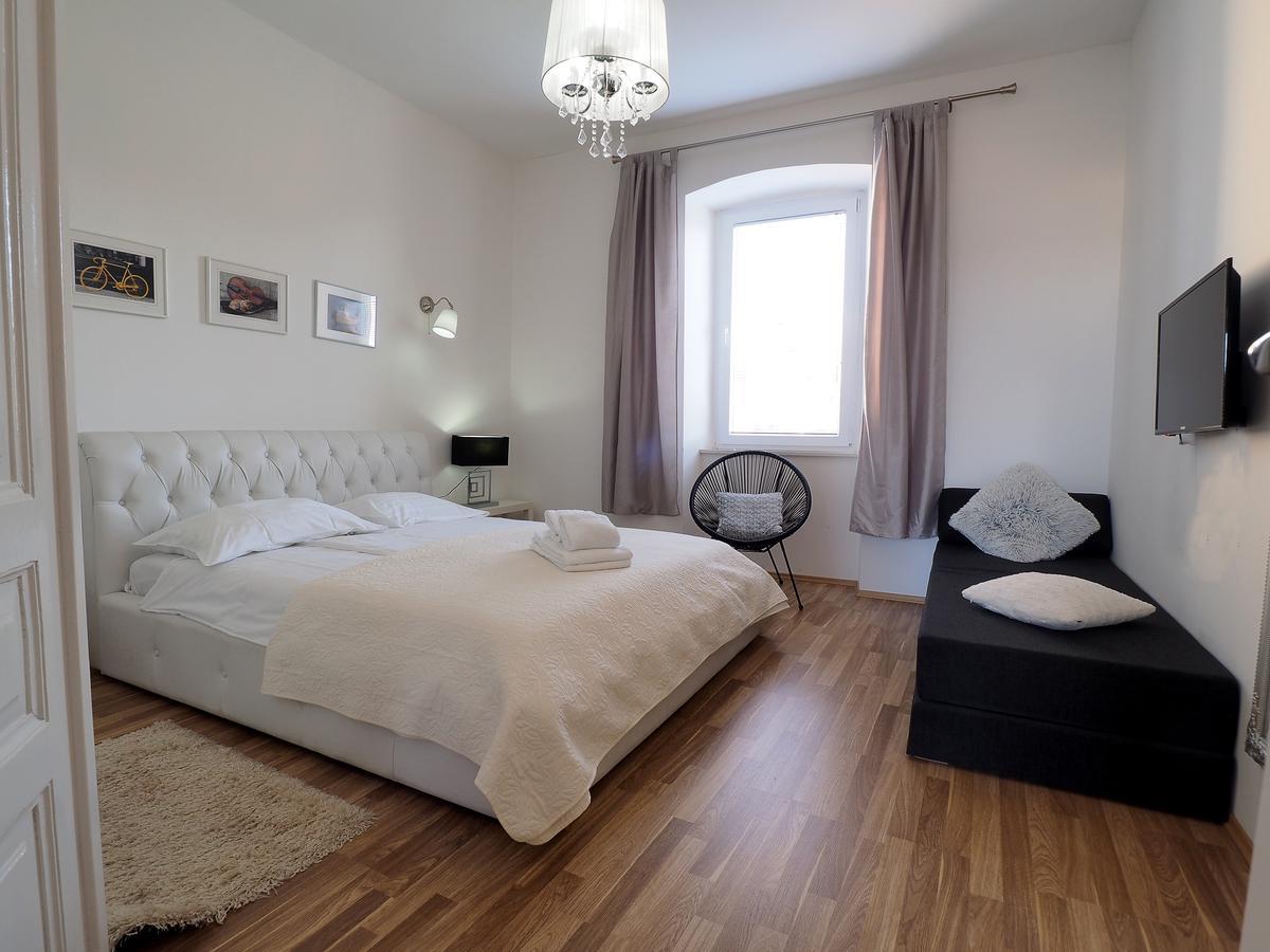 PUY Captain Emo City Apartments מראה חיצוני תמונה